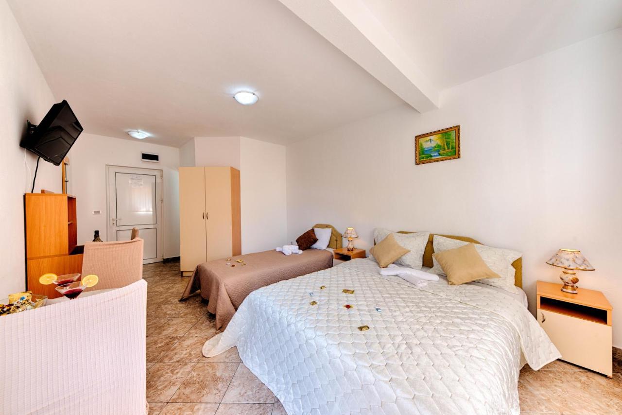 Hotel Dana تْساني المظهر الخارجي الصورة